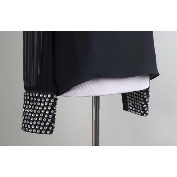 $440 Alice and Olivia black blouse - Picture 8 of 9